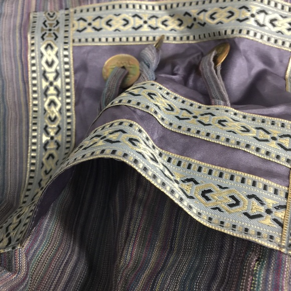 🌺 Hand Sewn Crossbody Zip Top Bag from Bali - Picture 4 of 7